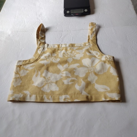 Oneill Tank Top Woman's‎ M Yellow White Floral Crop Galloway Smocked Back - Picture 10 of 10